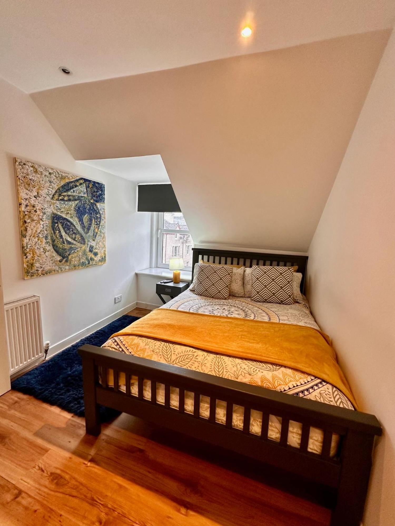 3-Bedroom Flat In The City Centre Next To The River Ness Inverness Eksteriør billede
